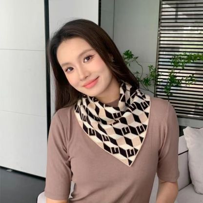 護衣領百搭針織三角巾
