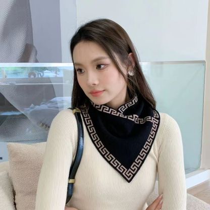 護衣領百搭針織三角巾