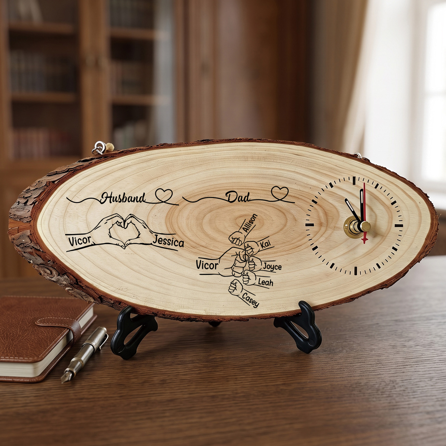 Personalised Wooden Clock with 1 to 8 Children’s Names and Fist Design – Family Gift for Dad or Husband