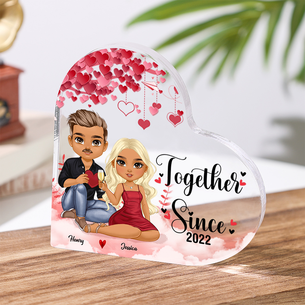 Personalised Heart Shaped Acrylic Plaque Couple Sitting Under the Love Tree Gift for Lover