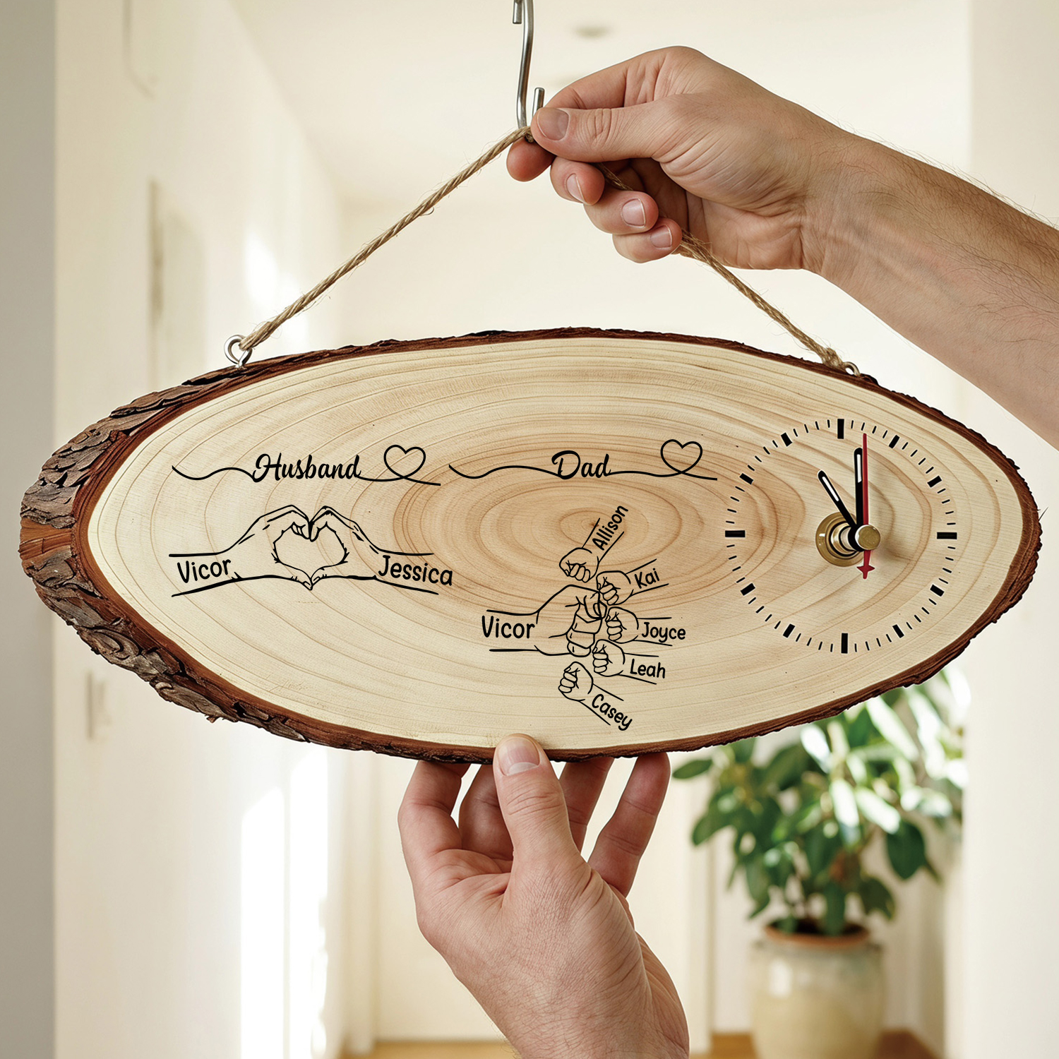 Personalised Wooden Clock with 1 to 8 Children’s Names and Fist Design – Family Gift for Dad or Husband