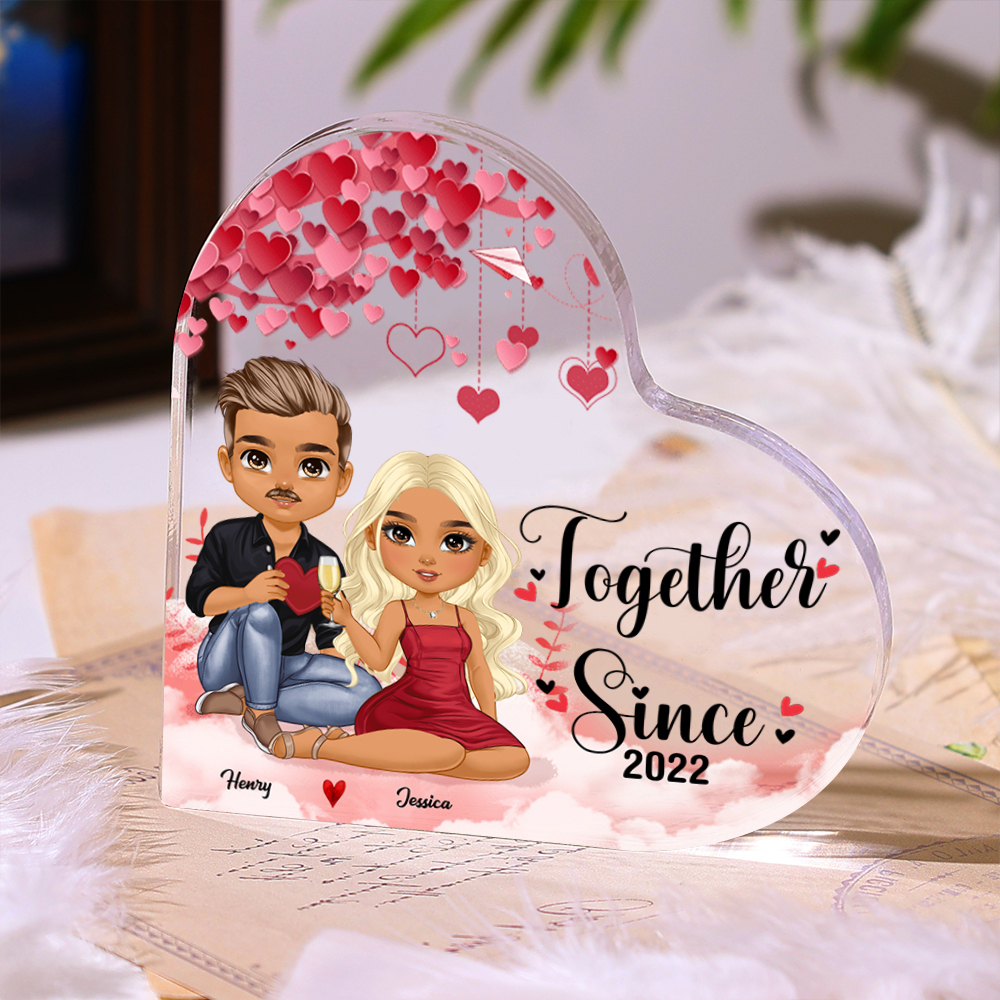 Personalised Heart Shaped Acrylic Plaque Couple Sitting Under the Love Tree Gift for Lover