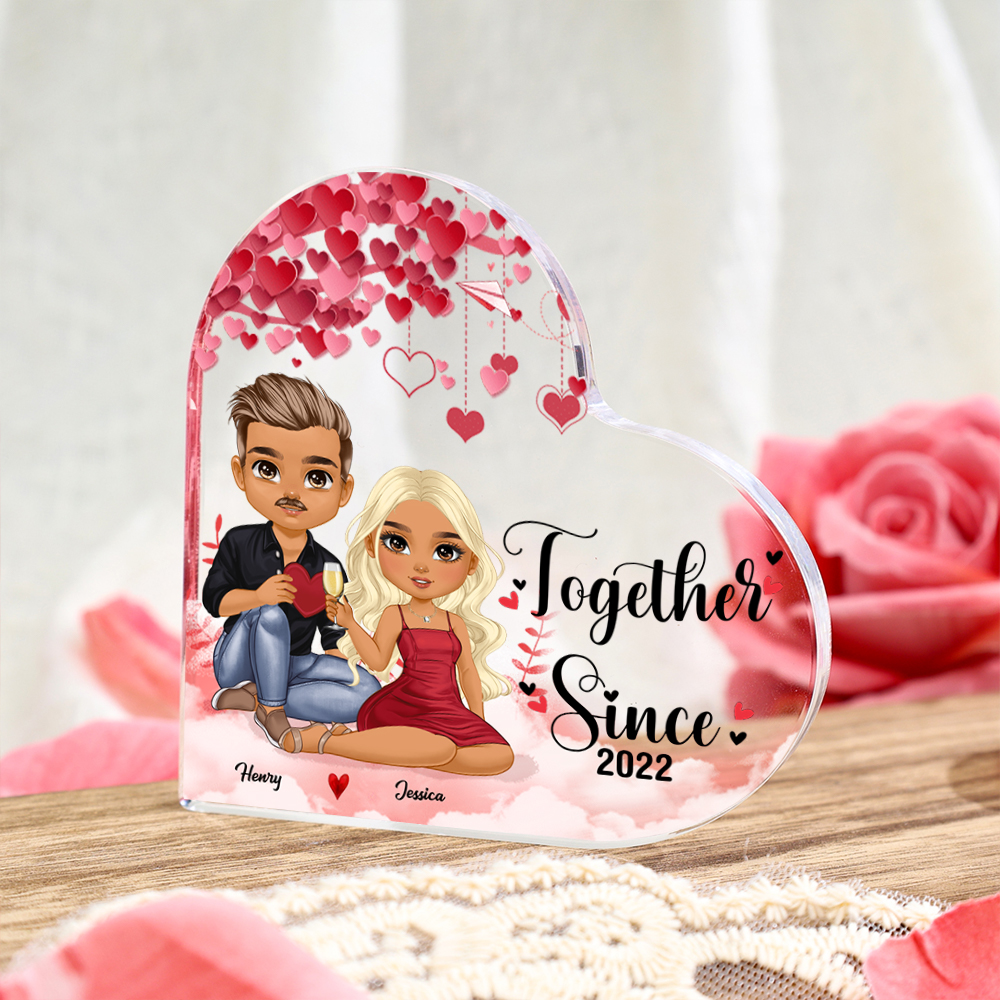 Personalised Heart Shaped Acrylic Plaque Couple Sitting Under the Love Tree Gift for Lover