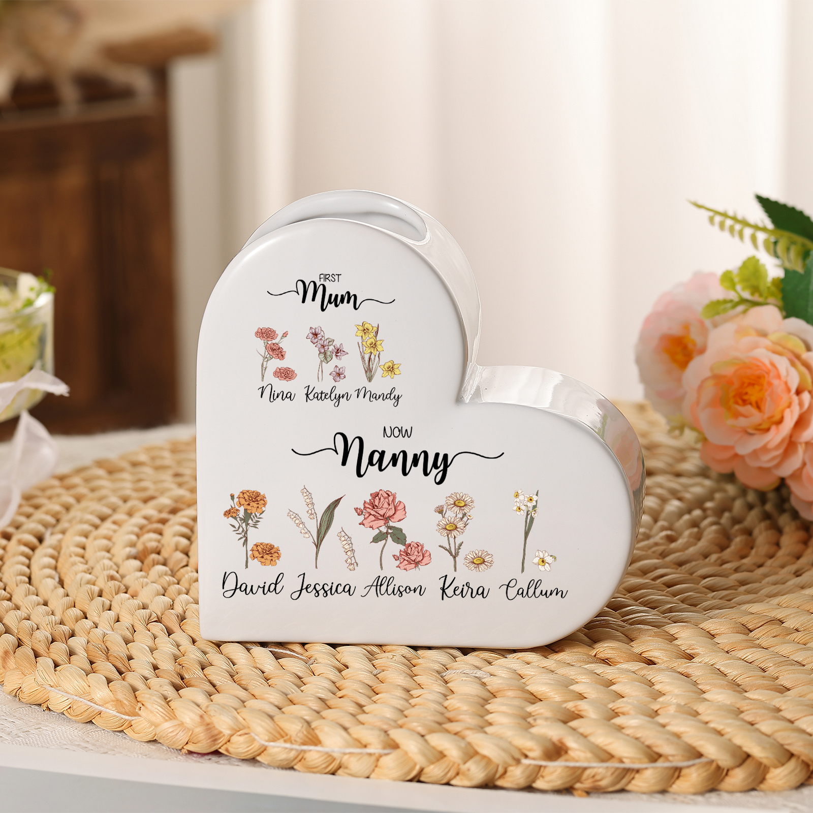Personalised Ceramic Heart Vase with 2 to 10 Names and Birth Flowers, Mother’s Day gift for Grandma and Mum