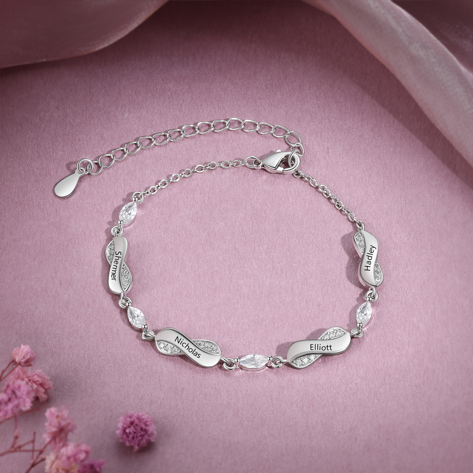 Infinity Bracelet Personalised with 4 Names Oval Shape Family Bracelet for Mom