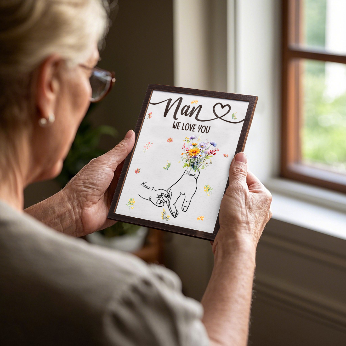 Custom Wooden Hand-in-Hand Plaque for Mum – Personalised Mother's Day Gift with Names & Flowers | Jessemade