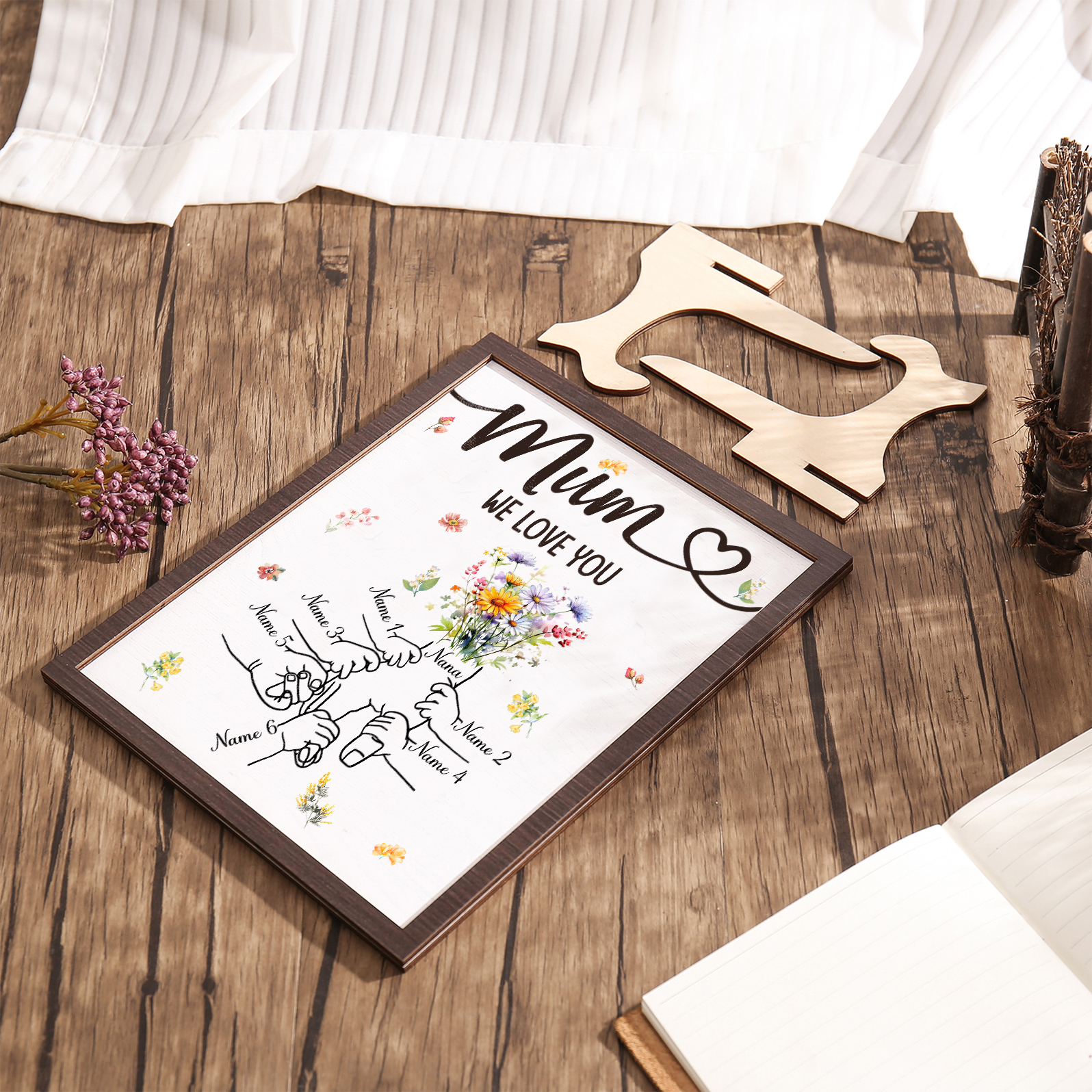 Custom Wooden Hand-in-Hand Plaque for Mum – Personalised Mother's Day Gift with 1 Text & 6 Names | Jessemade