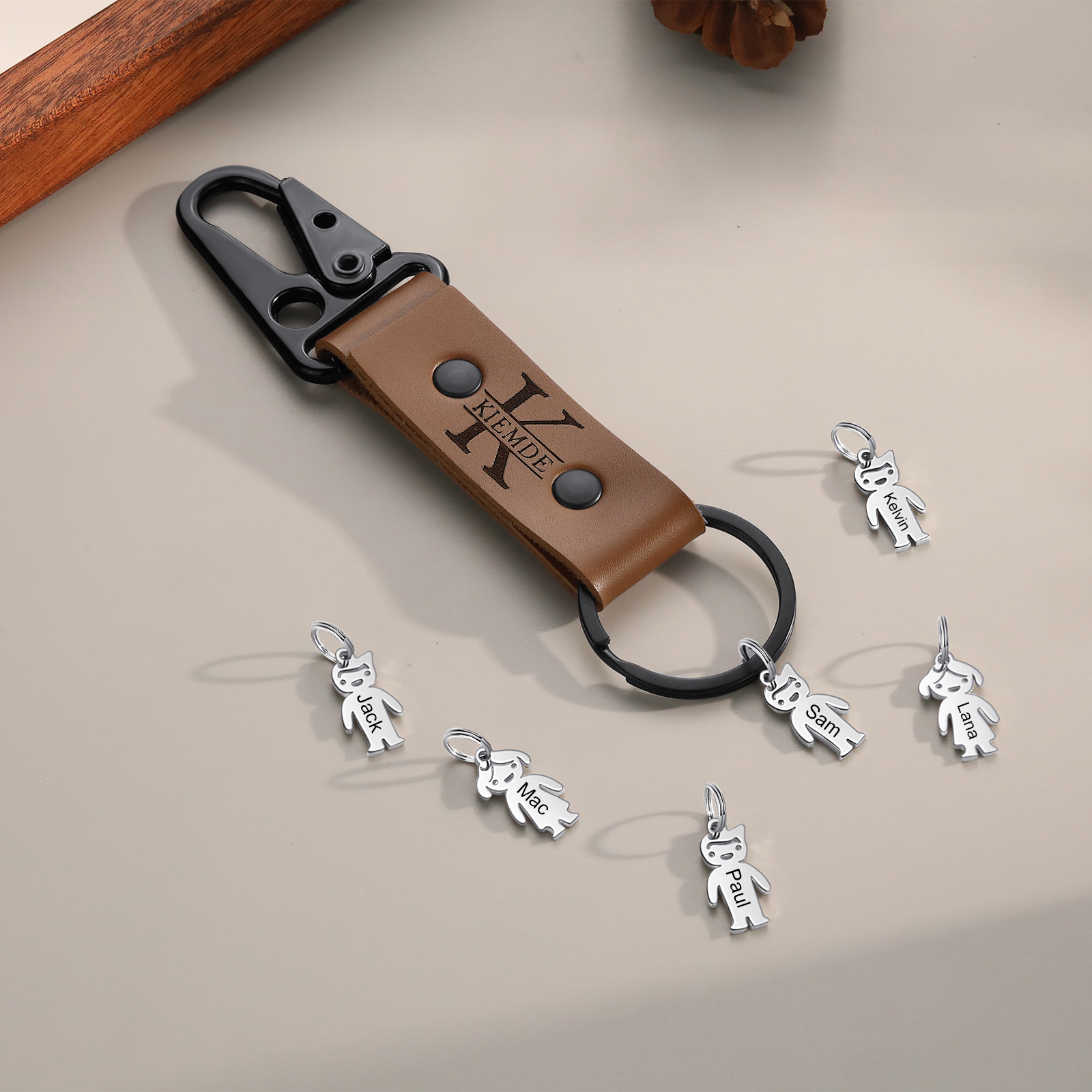 Personalised Men Leather Keychain Custom 2-7 Names & 1 Letter Keyring Gift for Dad/Grandpa | Jessmade