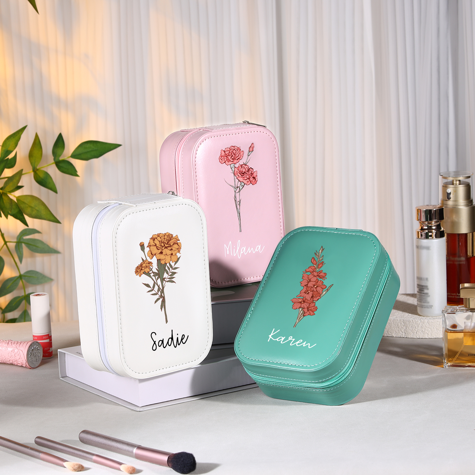 Personalised Birth Flower Portable Leather Jewelry Box with Name and LED Three Colour Adjustable Makeup Mirror Travel Essential