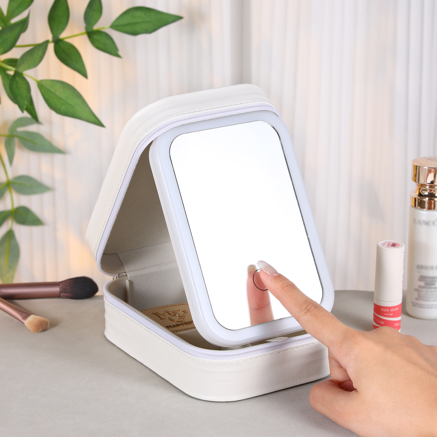 Personalised Birth Flower Portable Leather Jewelry Box with Name and LED Three Colour Adjustable Makeup Mirror Travel Essential