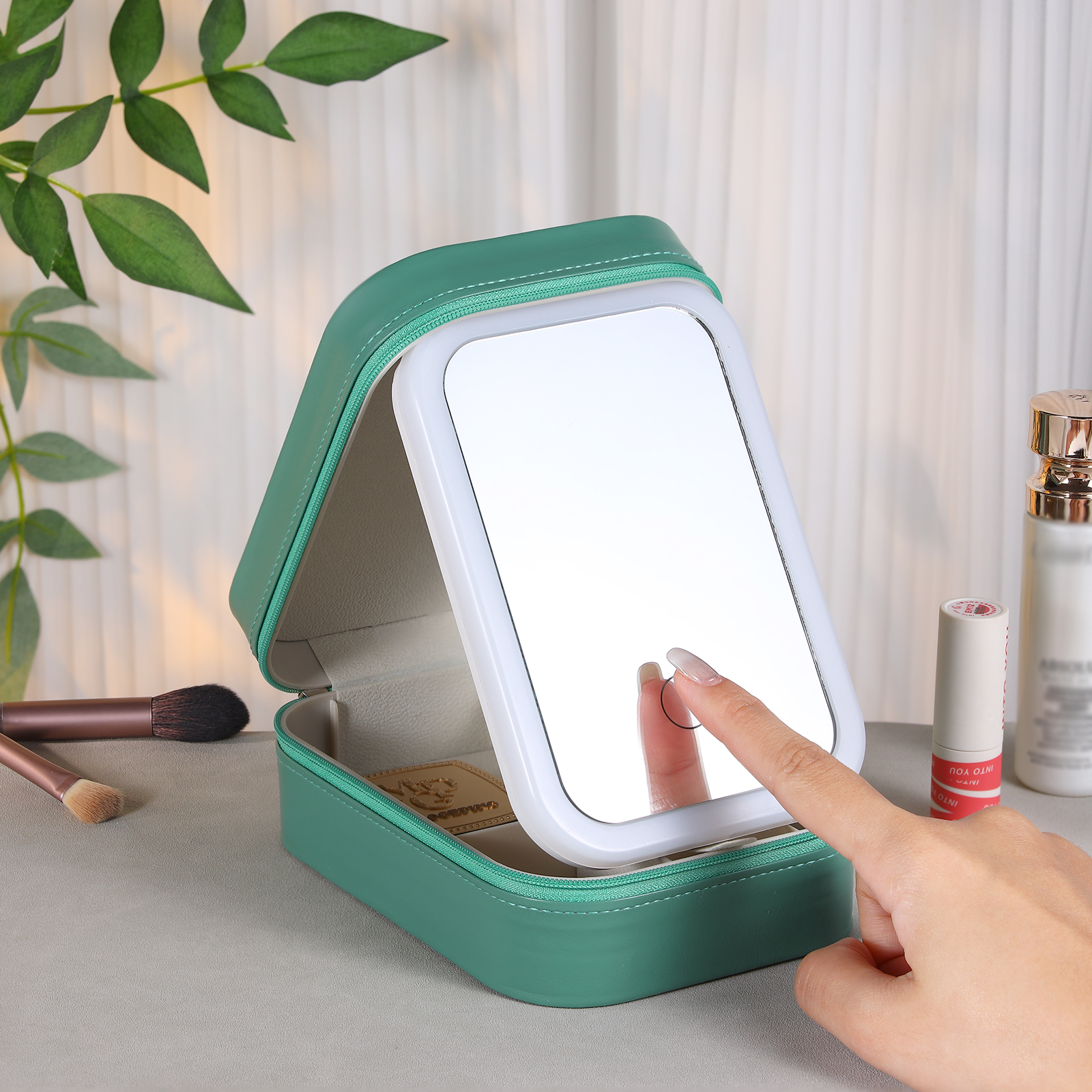 Personalised Birth Flower Portable Leather Jewelry Box with Name and LED Three Colour Adjustable Makeup Mirror Travel Essential