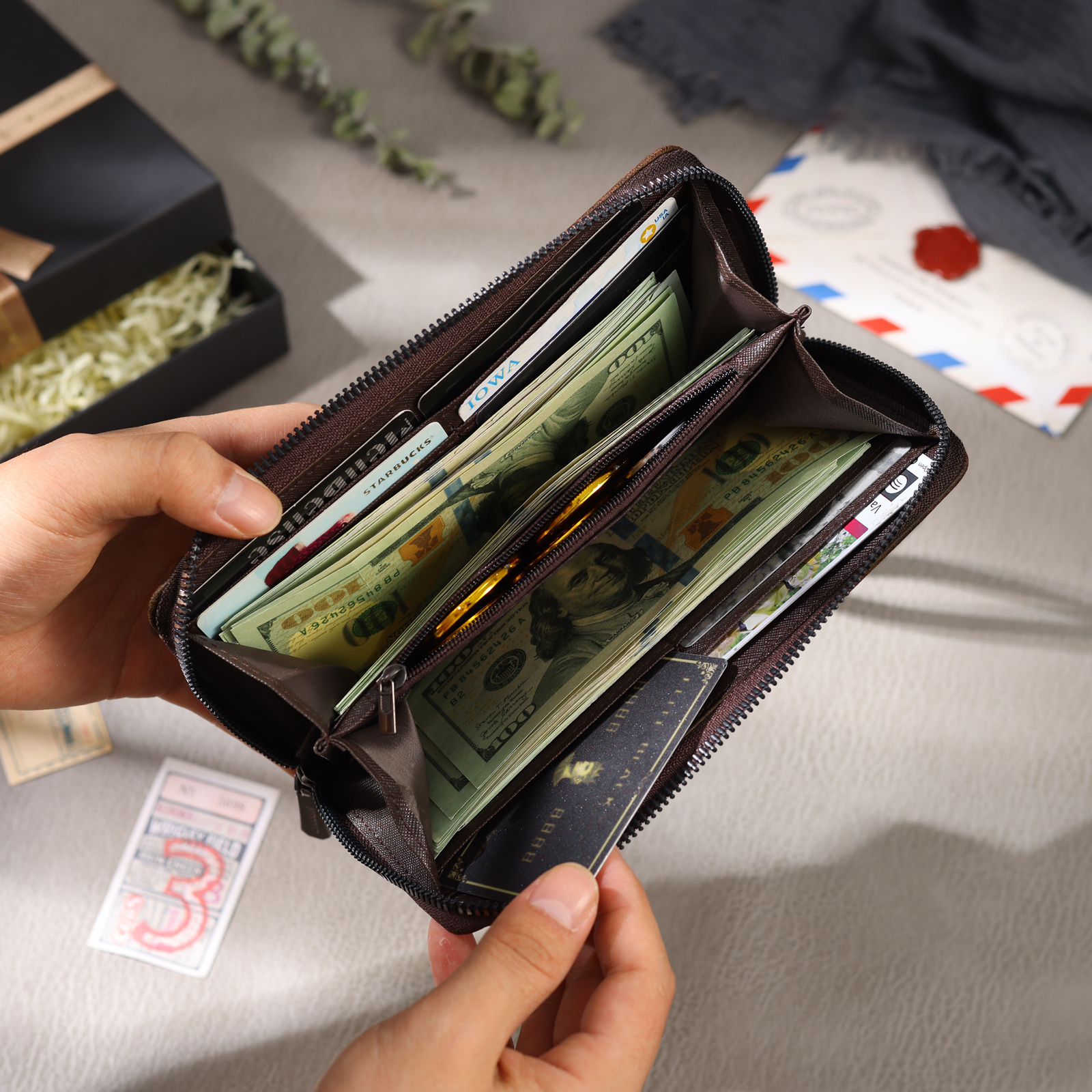 Personalised men's vintage-style wallet – engraved photo and name