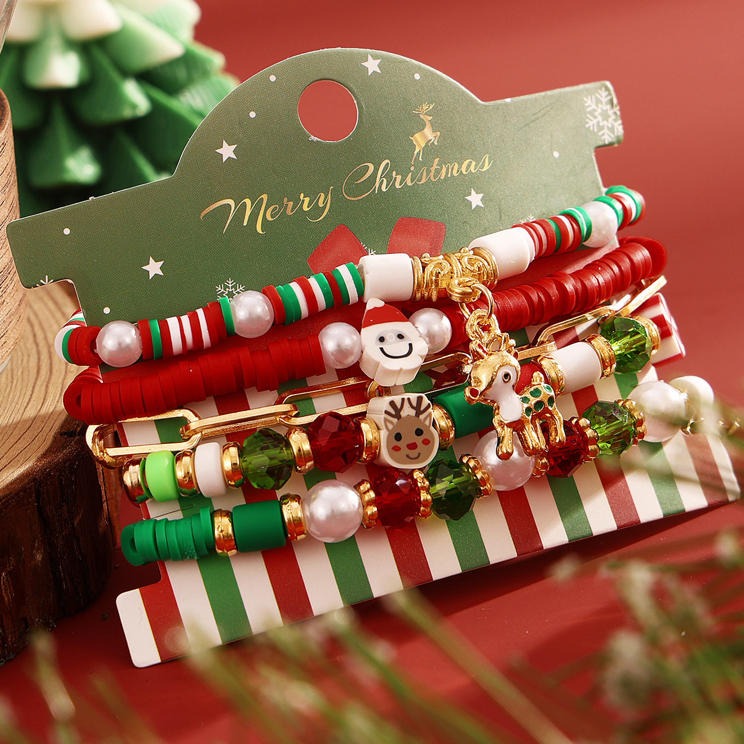 Festive Christmas Bead Bracelet Set with Reindeer Charm 5 pcs Perfect Holiday Gift