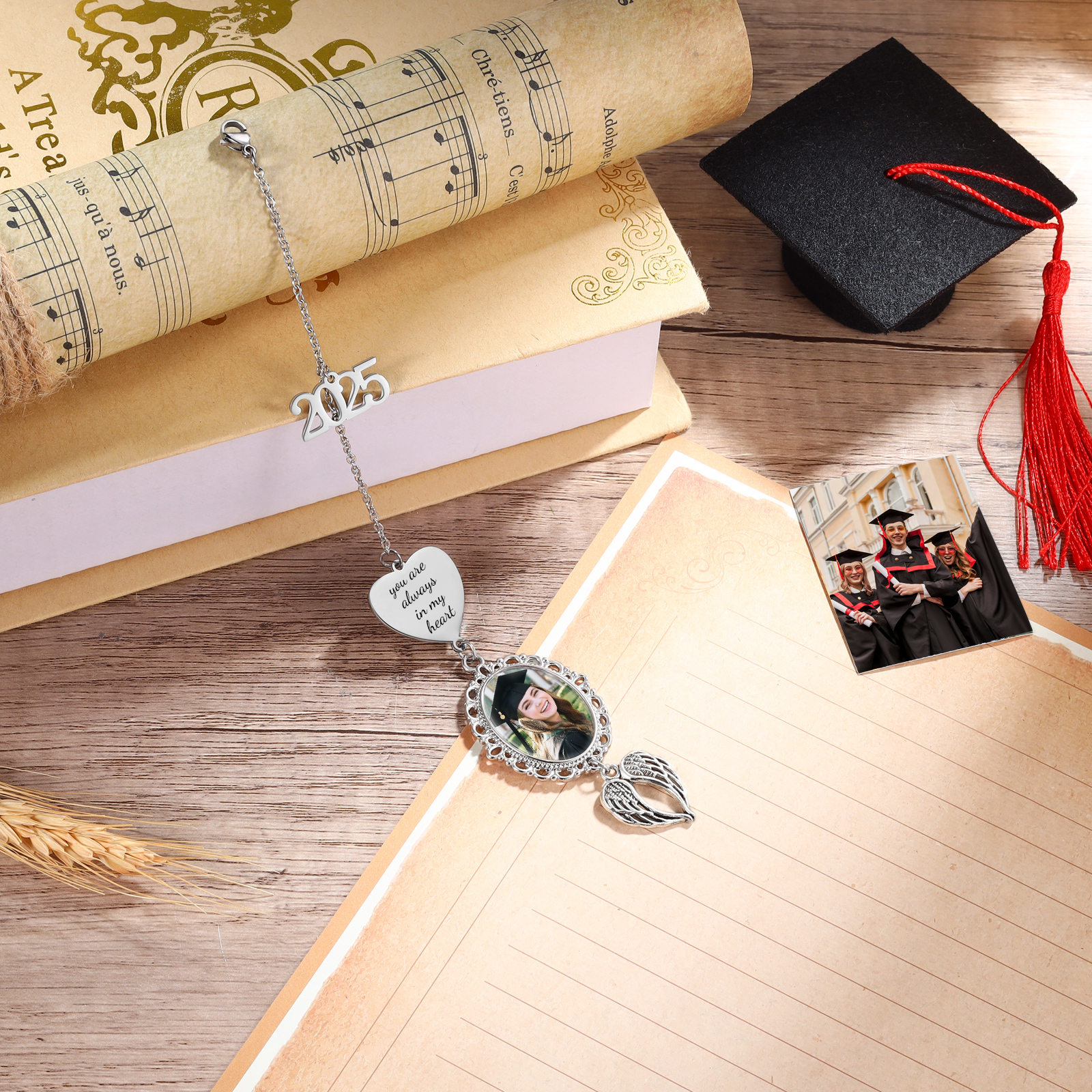 Personalised 2025 Graduation Hanging Ornament with 1 Custom Photo and Text – Gift for Graduates | Jessemade