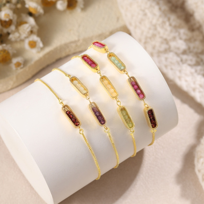 Personalised bar bracelet with birthstone, adjustable in a minimalist design