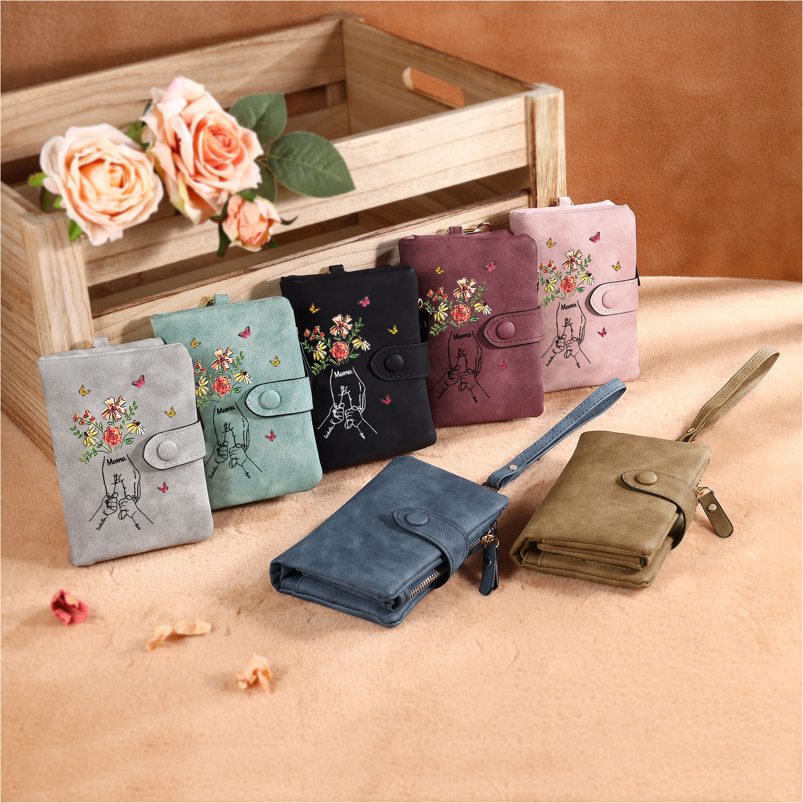 Personalised Wallet with flowers and a hand-in-hand design, with 3 to 6 names – for Mum/Grandma
