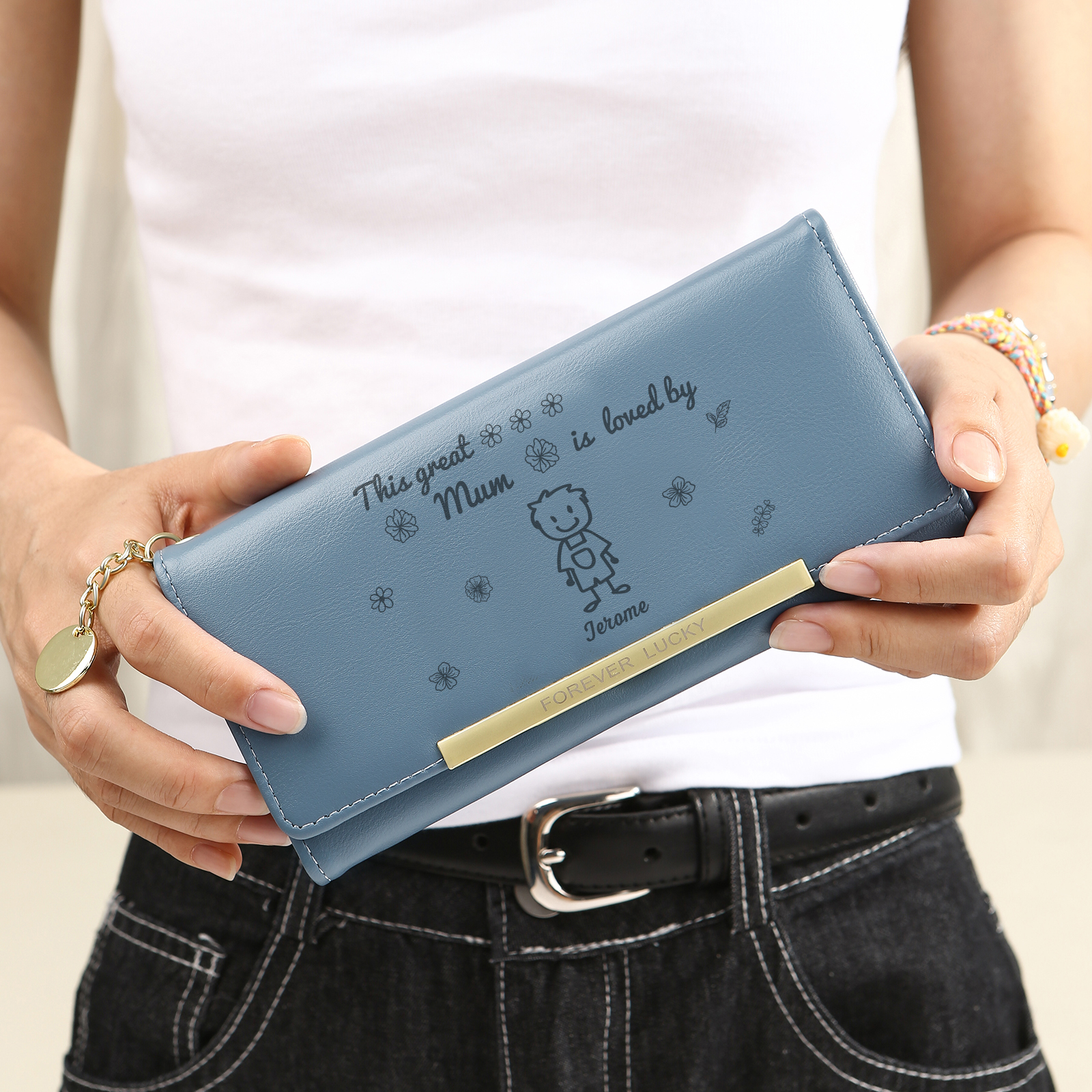 Personalised Women Wallet Purse Leather Custom With 1 Kid/Pet And 1 Name –“This Great Mum Is Loved By"- Mothers' Day Presents For Mum | Jessemade