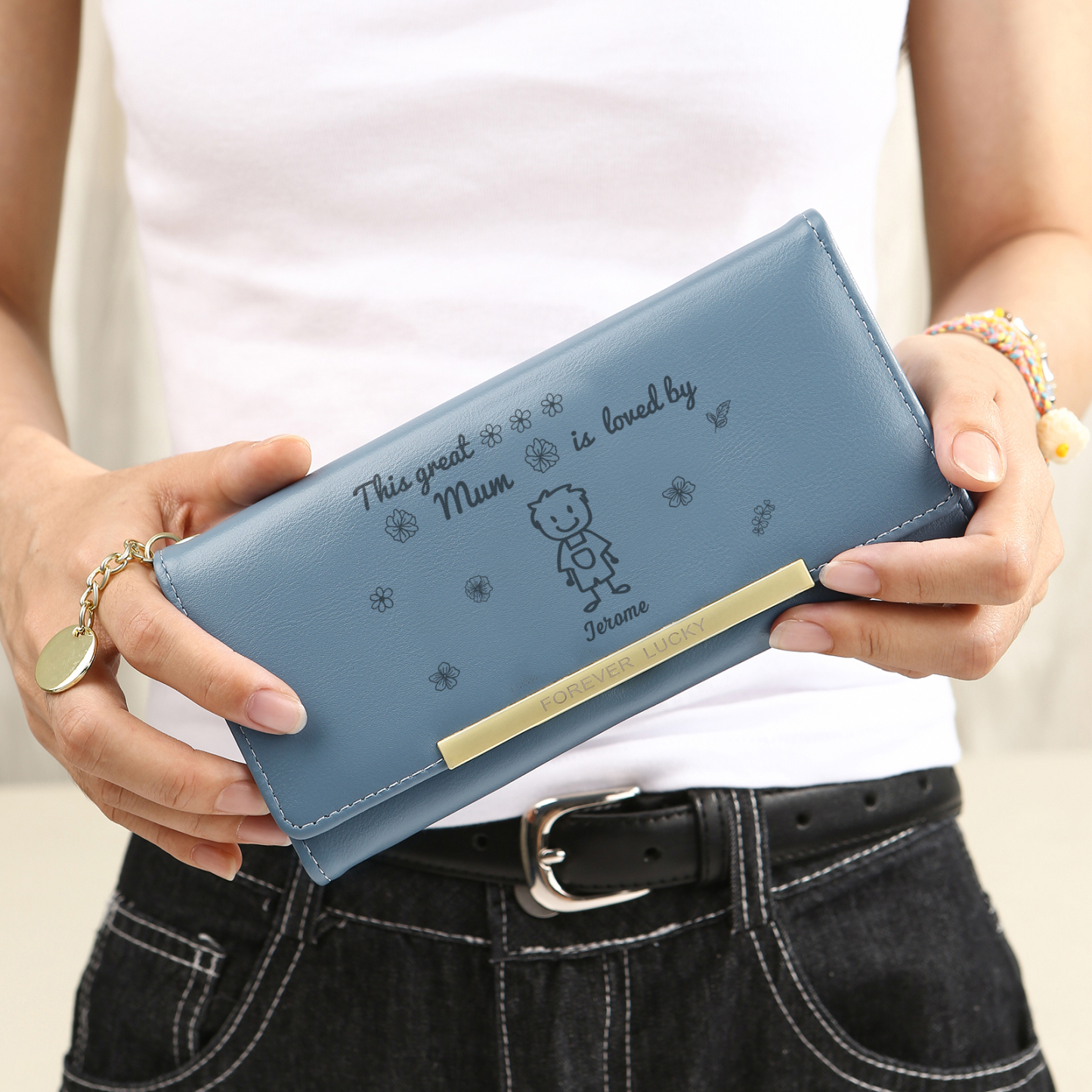 Personalised Women Wallet Purse Leather Custom With 1 Kid/Pet And 1 Name –“This Great Mum Is Loved By"- Mothers' Day Presents For Mum | Jessemade