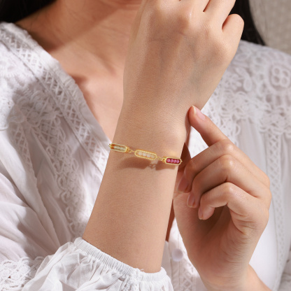 Personalised bar bracelet with birthstone, adjustable in a minimalist design