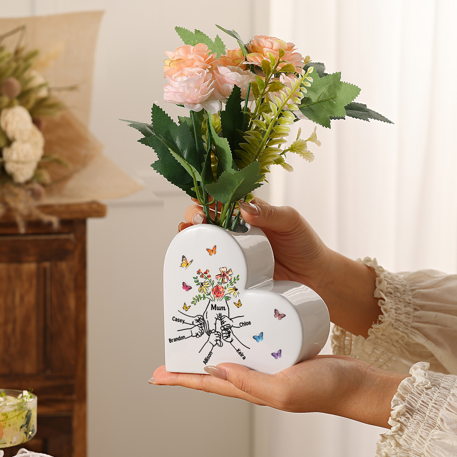Personalised Ceramic Heart Vase (2–8 Names), “Hand in Hand” Motif, Gift for Mum or Grandma