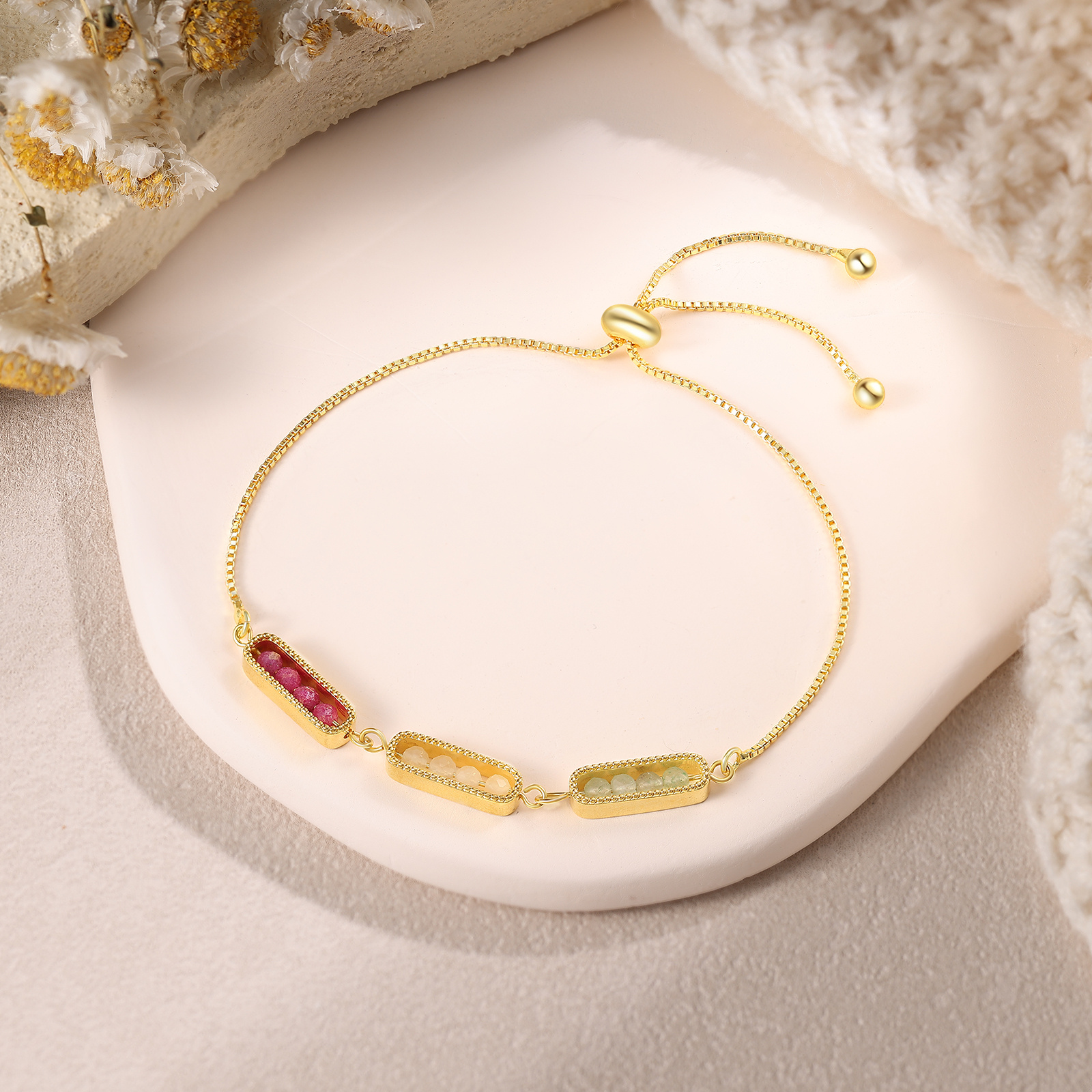 Personalised bar bracelet with birthstone, adjustable in a minimalist design