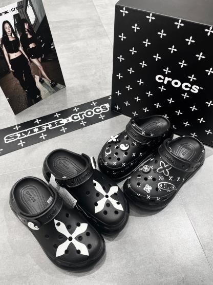 Crocs×SMFK聯名光輪洞洞鞋