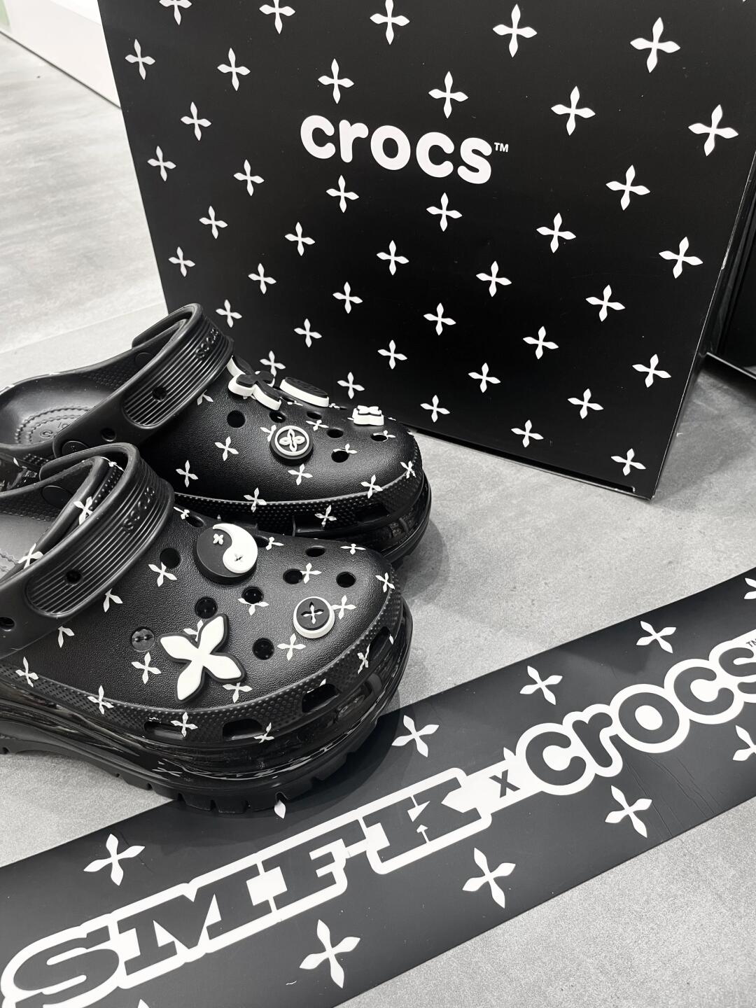Crocs×SMFK聯名光輪洞洞鞋