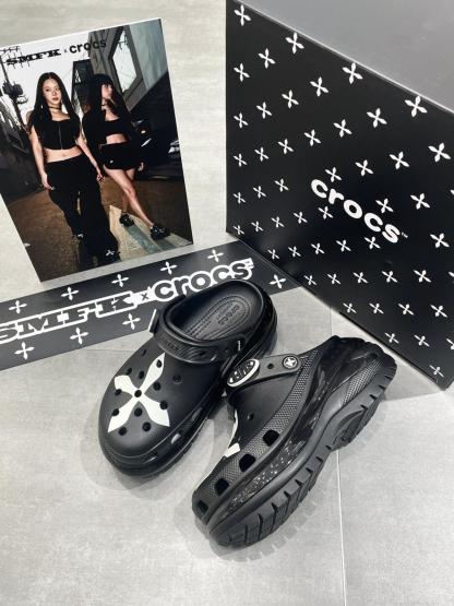 Crocs×SMFK聯名光輪洞洞鞋