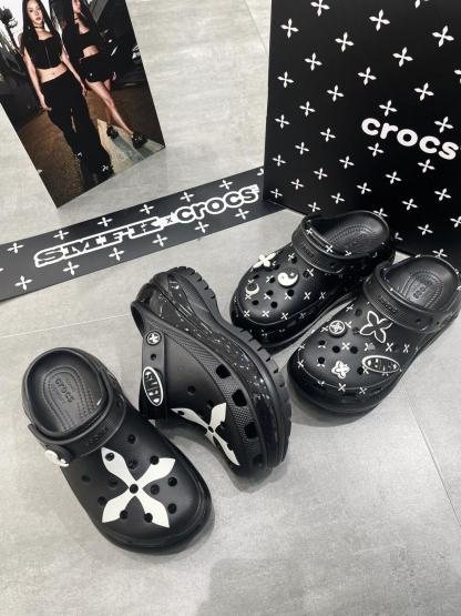 Crocs×SMFK聯名光輪洞洞鞋