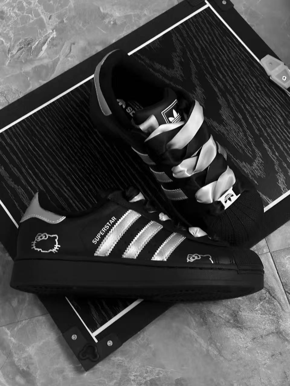 Hello Kitty 聯名月光喵