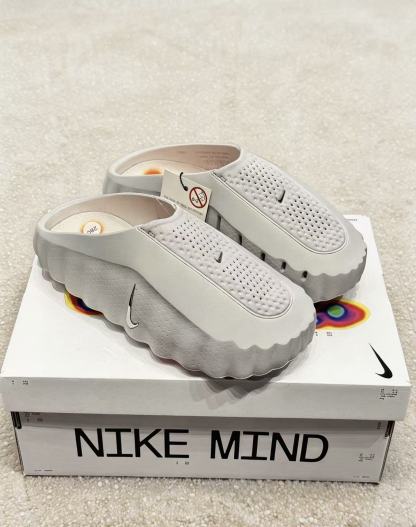 NIKE Mind 001
