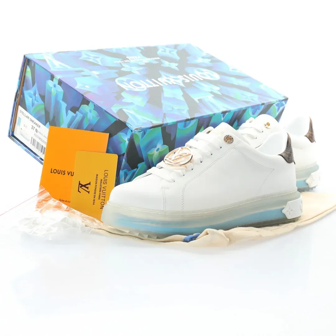 LOuIS VUITTON Time Out