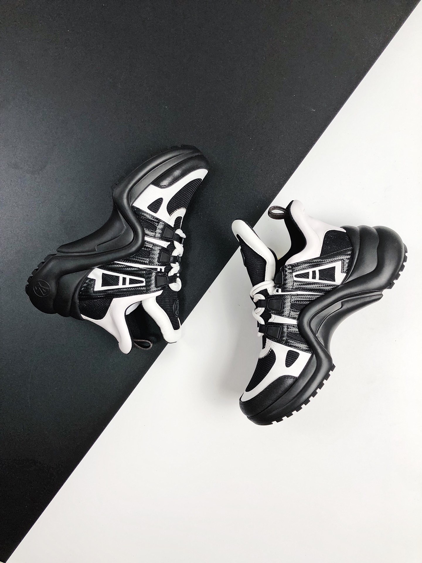 LOUIS VUITTON Archlight