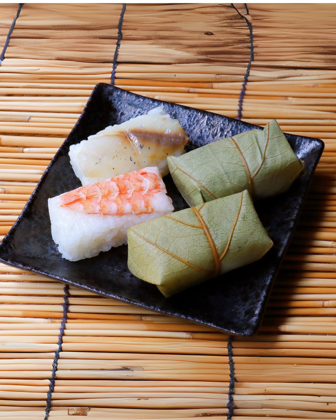 {"default":"sushi, kakinohazushi, 寿司, 柿の葉寿司"}
