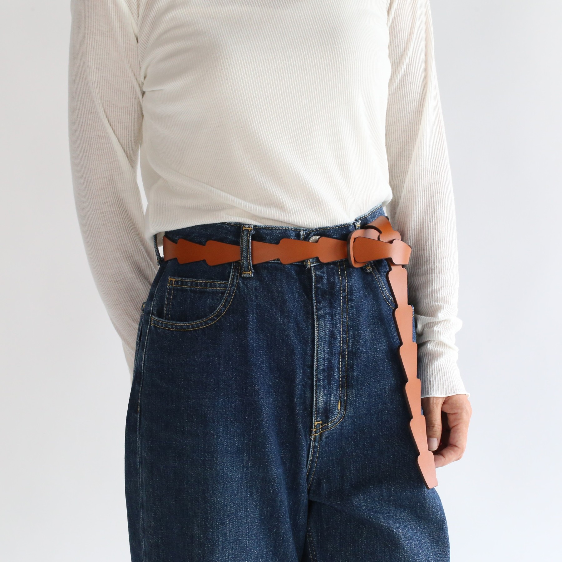 woman wearing Buckle free belt (120cm)