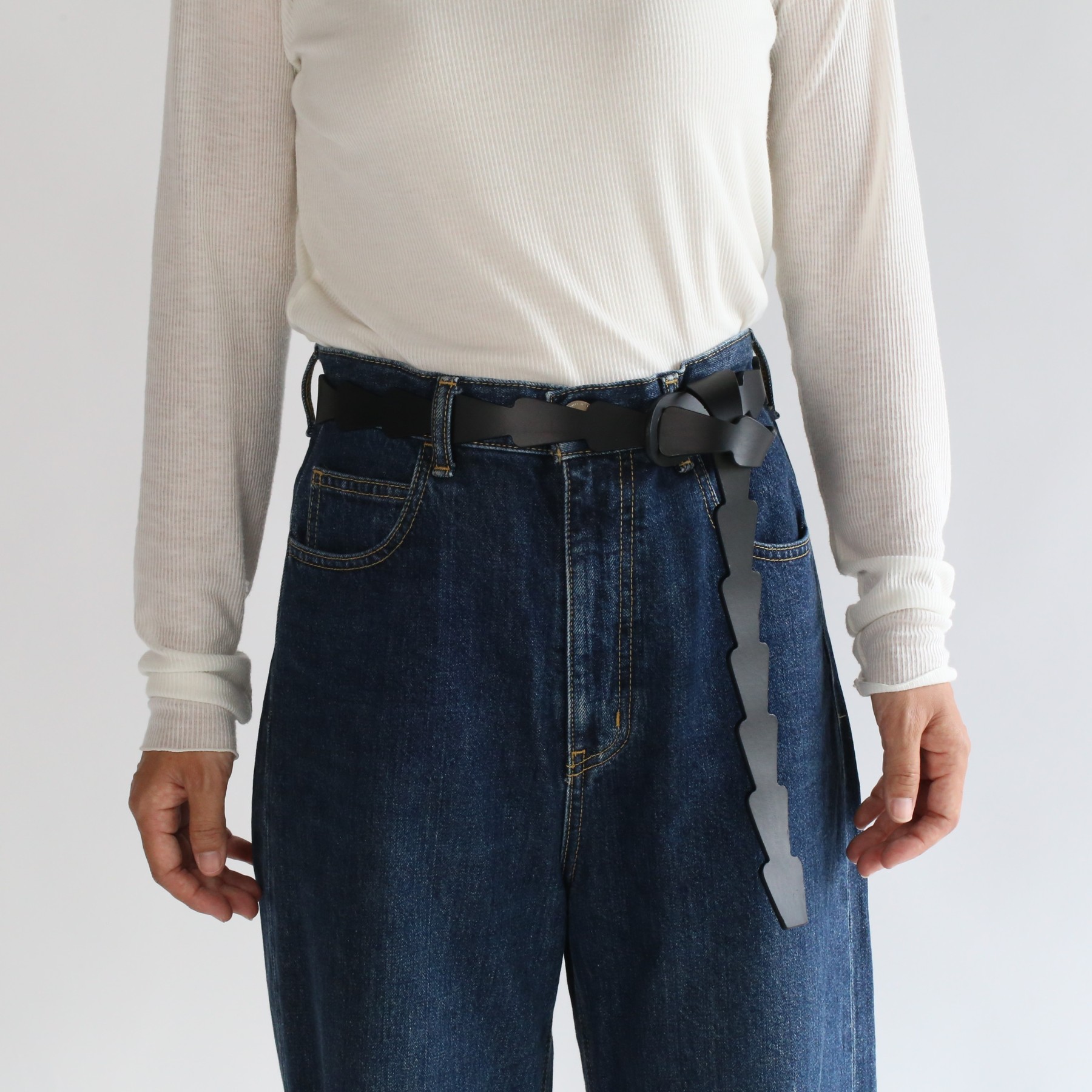 woman wearing Buckle free belt (120cm)