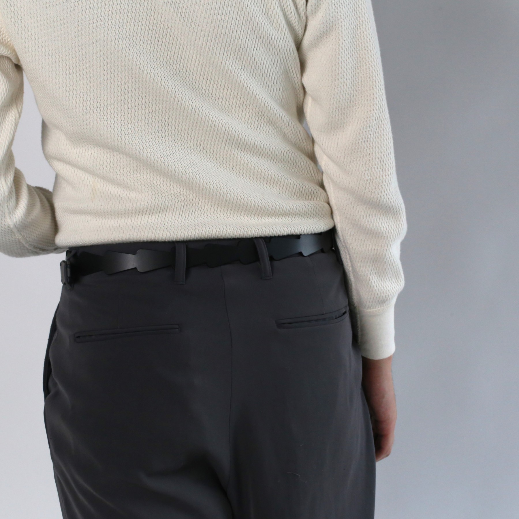 woman wearing Buckle free belt (120cm)
