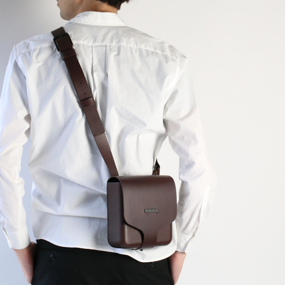 {"default":"wet forming leather, shoulder bag"}
