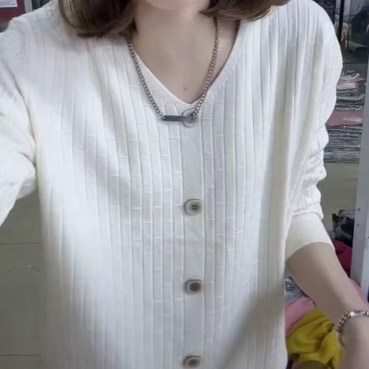遮肉顯瘦寬鬆紐扣領針織衫