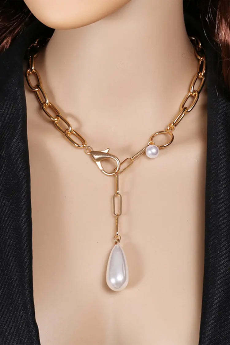 Chasel Baroque Pearl Necklace