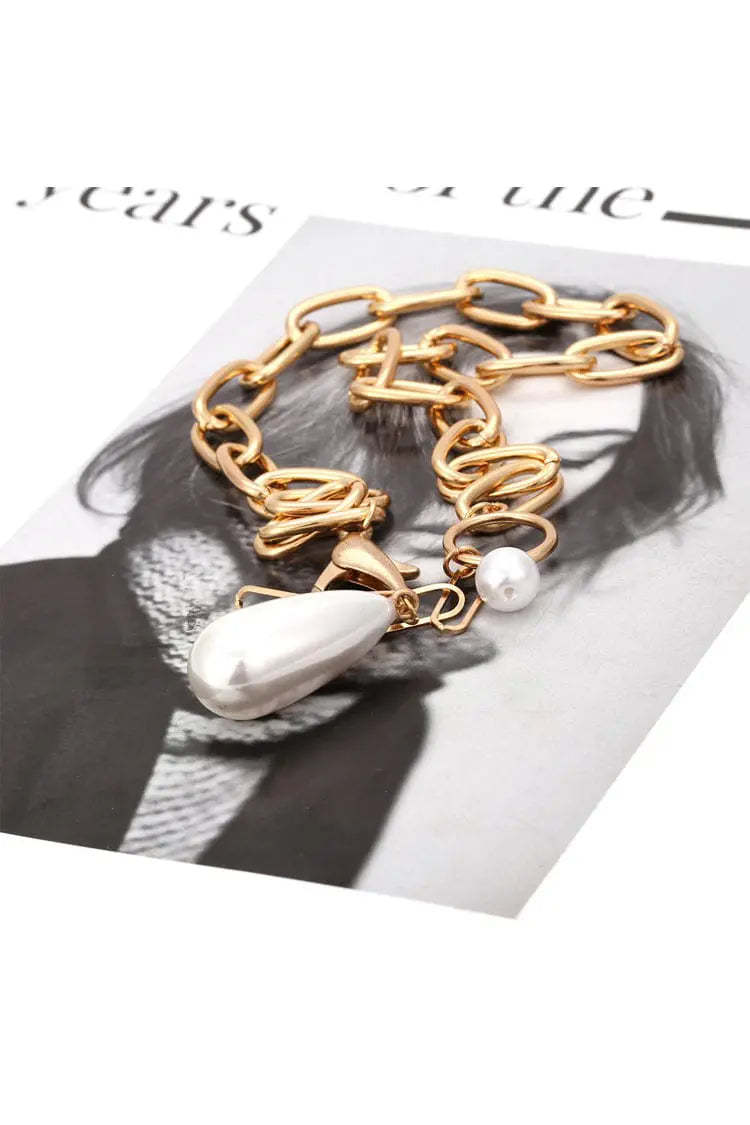 Chasel Baroque Pearl Necklace
