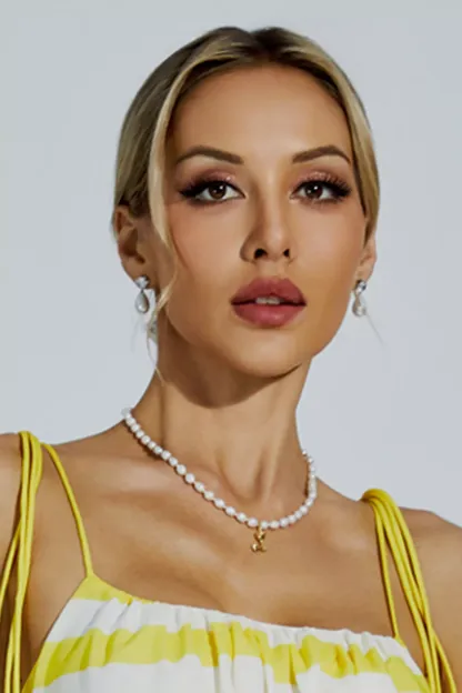 Hume White Pearl Rose Necklace