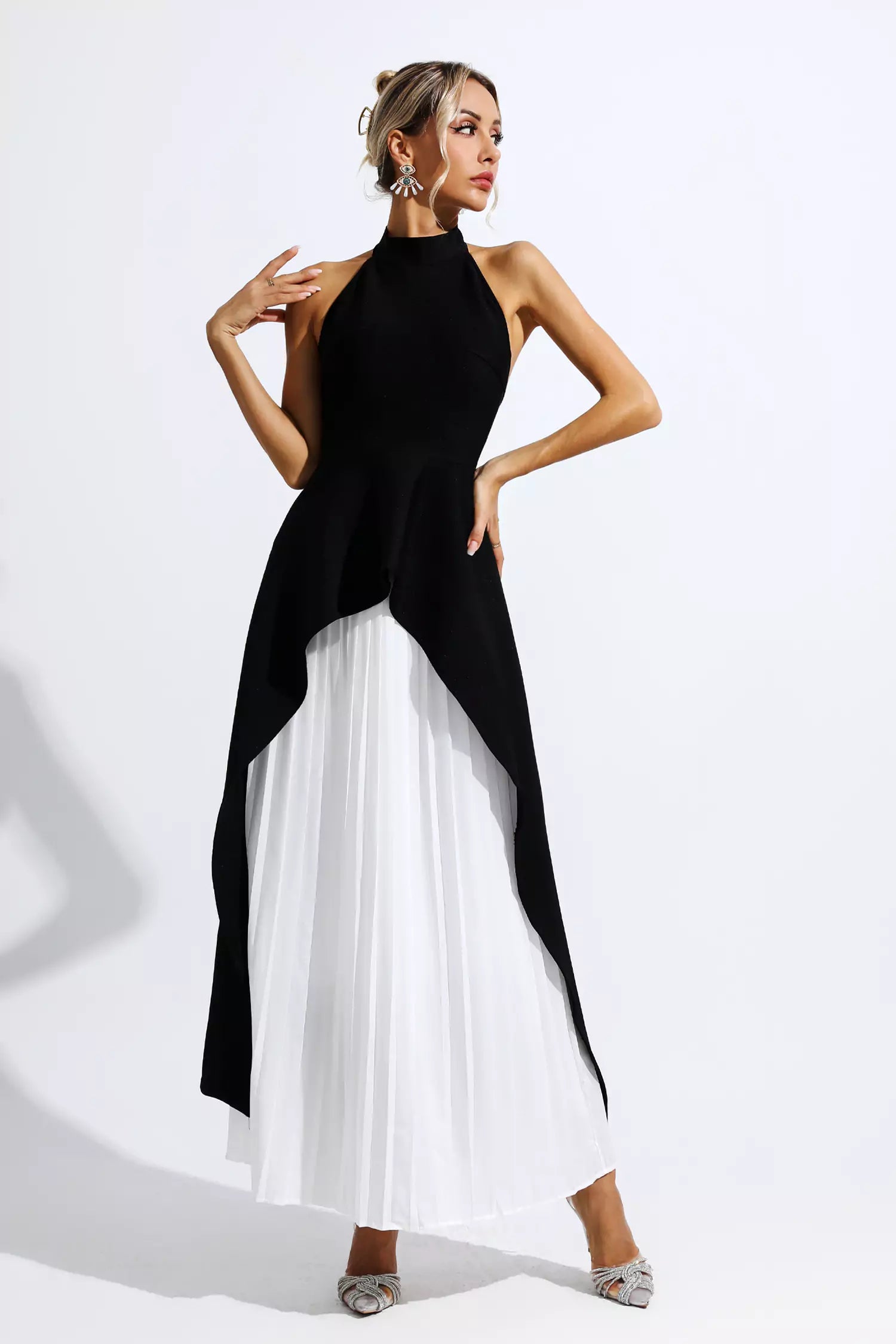 Verne Black White Irregular Set