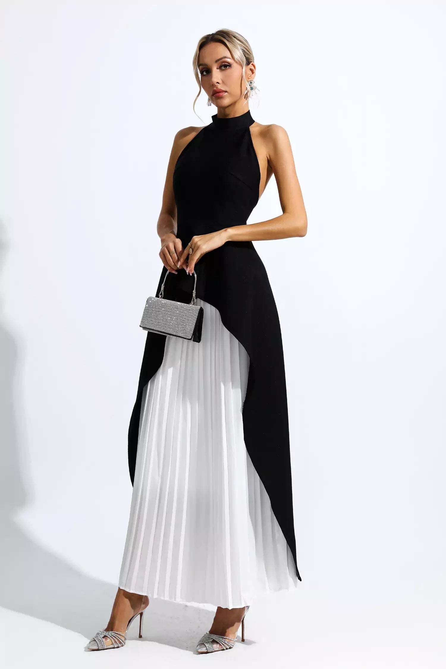 Verne Black White Irregular Set