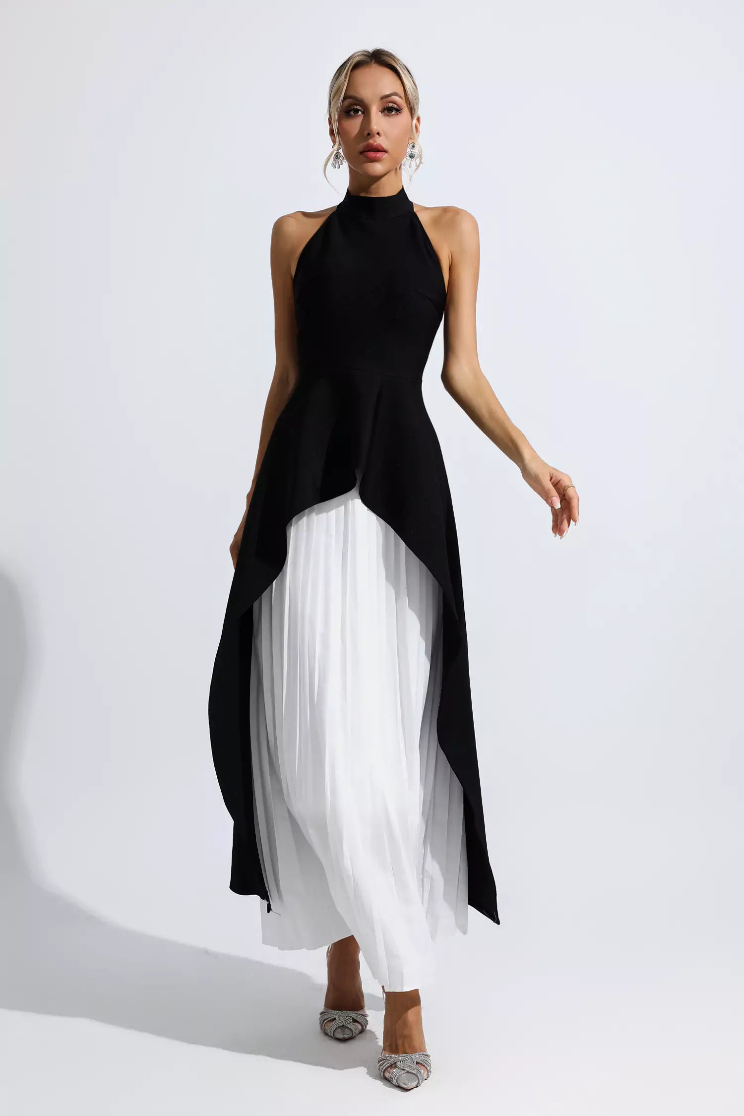Verne Black White Irregular Set