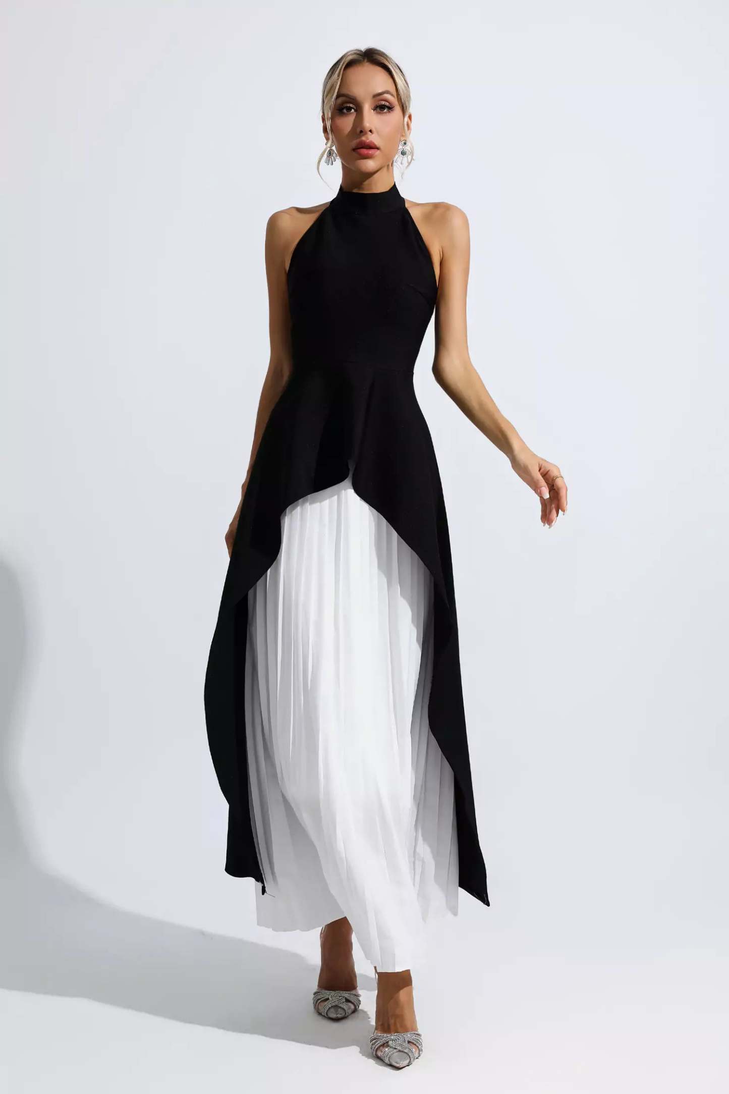 Verne Black White Irregular Set