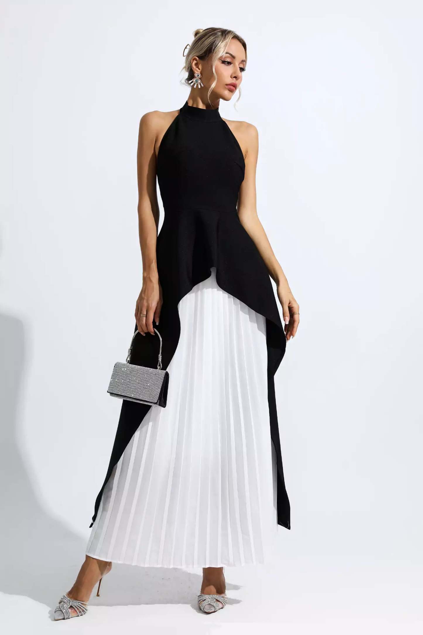 Verne Black White Irregular Set