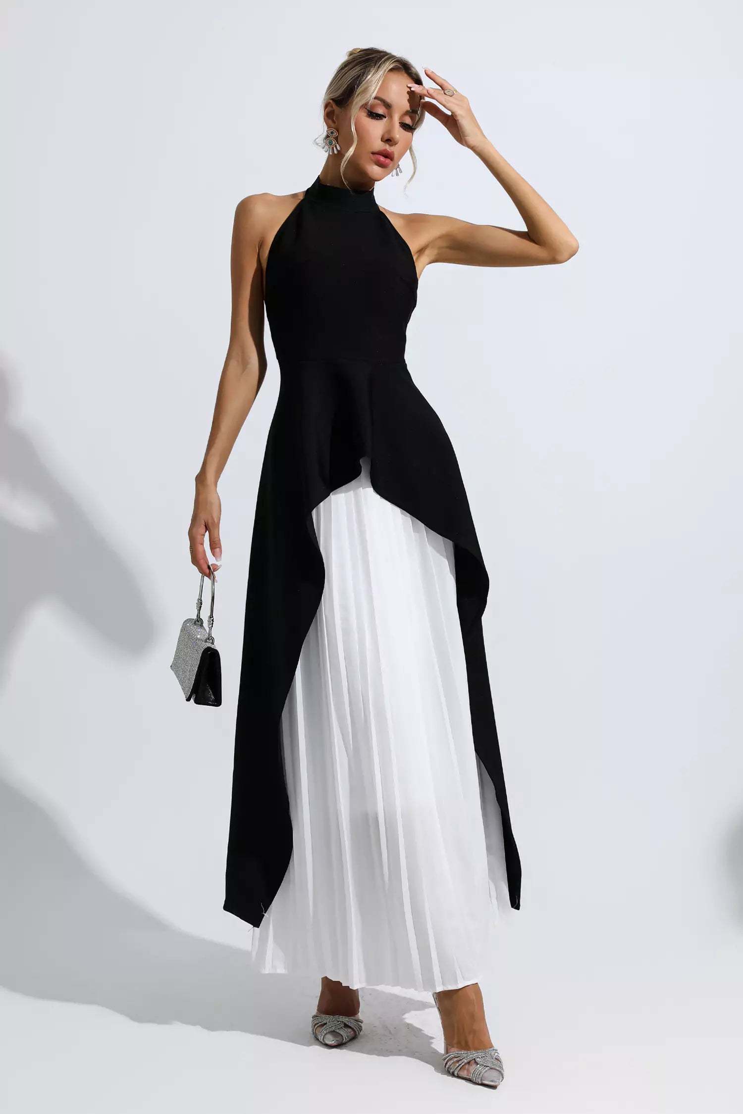 Verne Black White Irregular Set