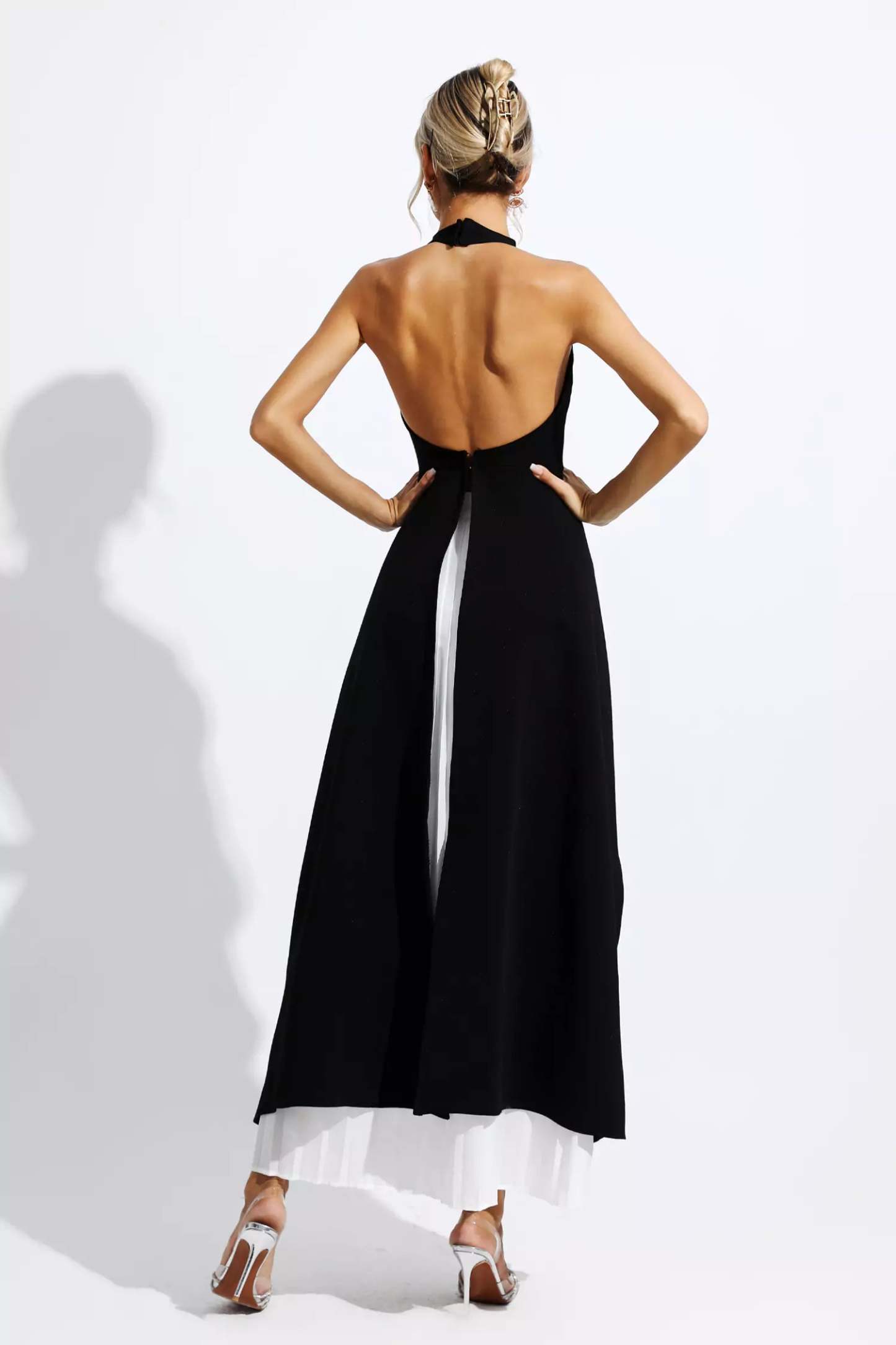 Verne Black White Irregular Set