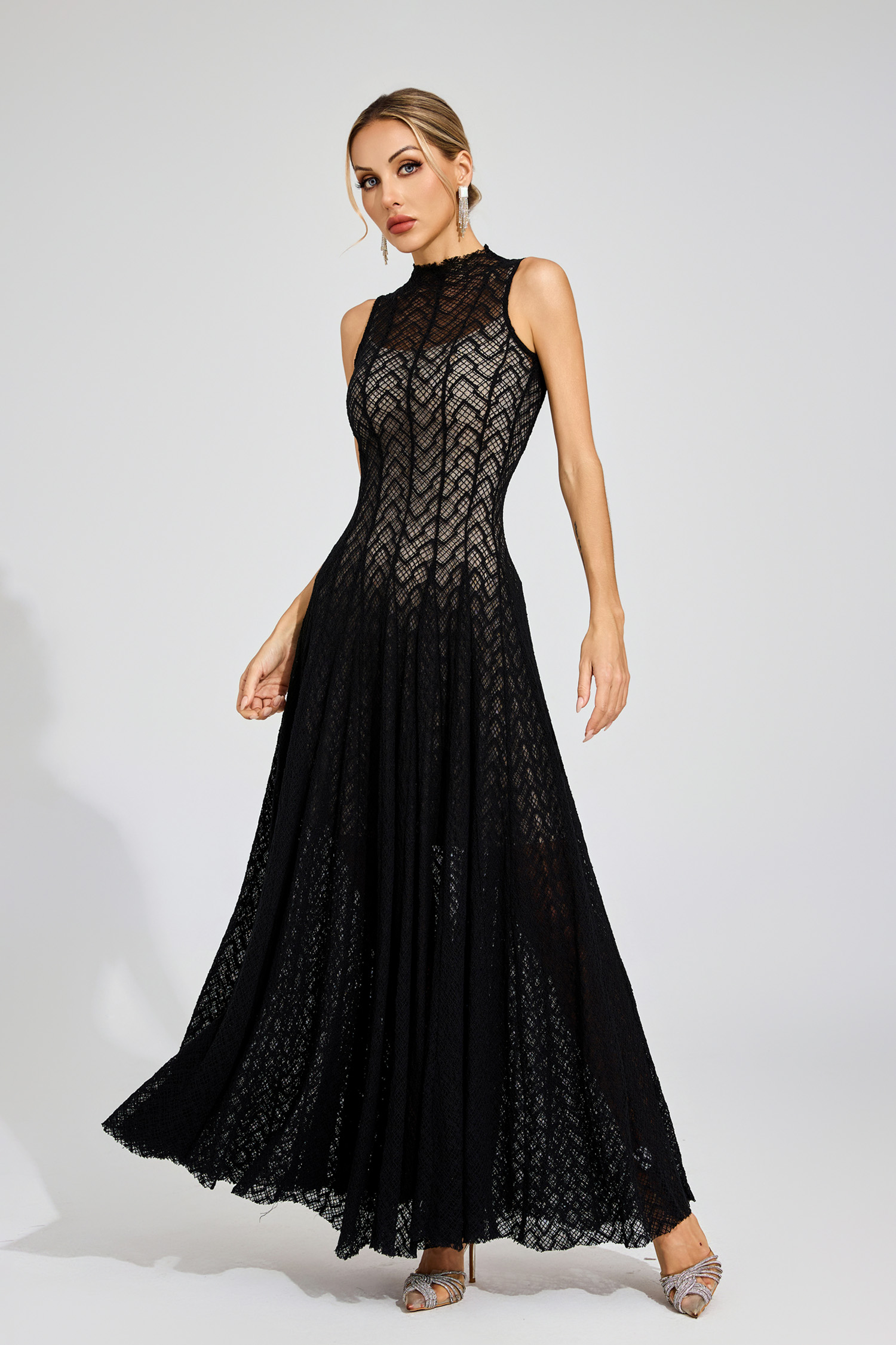 Phil Black Lace Sleeveless Dress